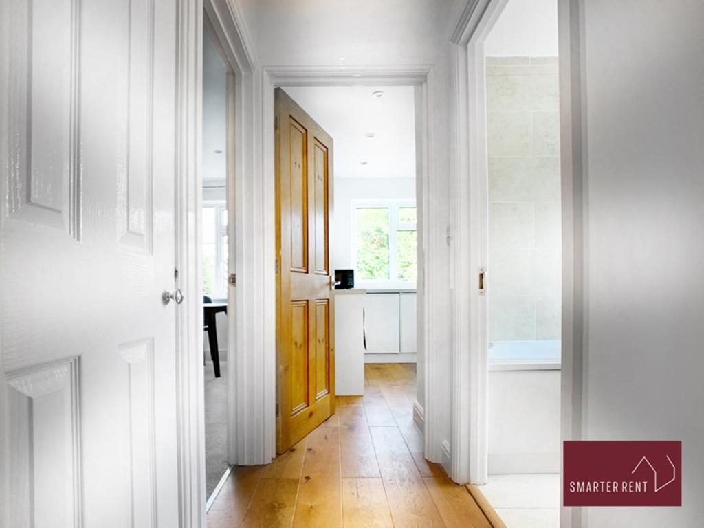 Sunninghill Village - 2 Bed - Parking And Garden Ascot  Exterior foto